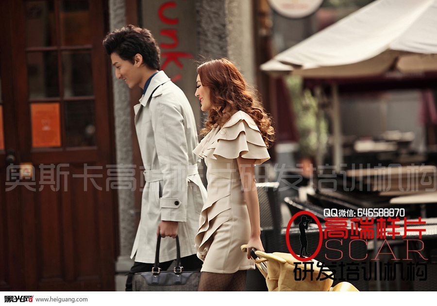 点击大图看下一张：爱在转角 婚纱摄影