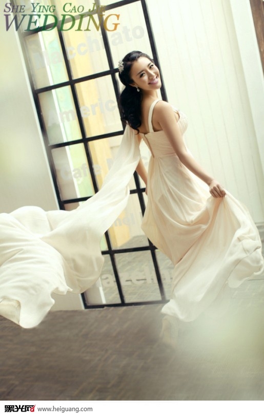 点击大图看下一张：幸福之窗 婚纱摄影