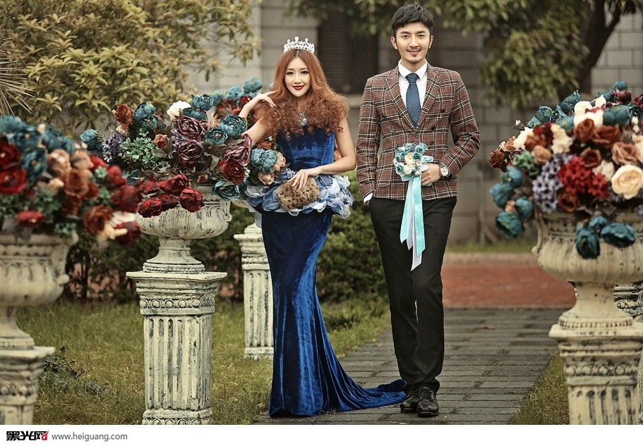 点击大图看下一张：蓝色之恋 婚纱摄影