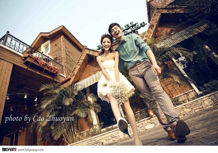 点击大图看下一张：爱的芬芳 婚纱摄影