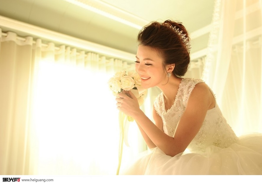 点击大图看下一张：待嫁 婚纱摄影