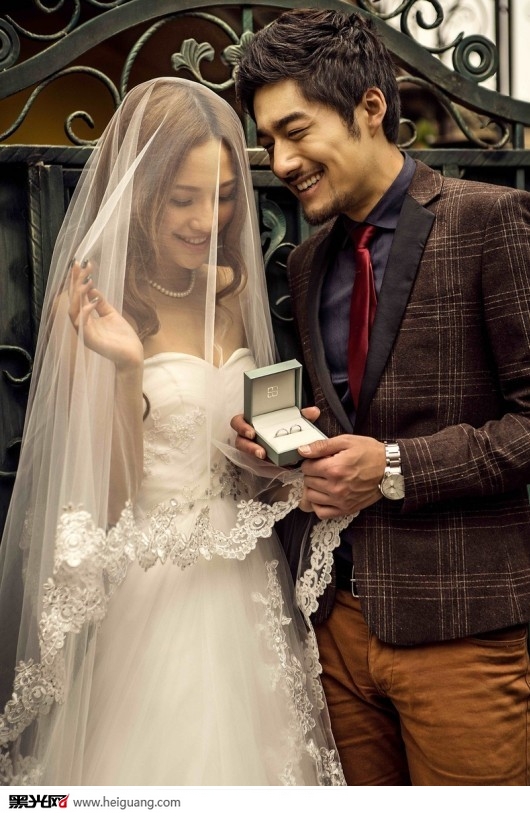 点击大图看下一张：赞美之歌 婚纱摄影