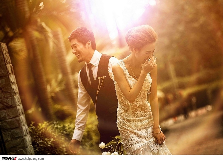 点击大图看下一张：LOVE 婚纱摄影