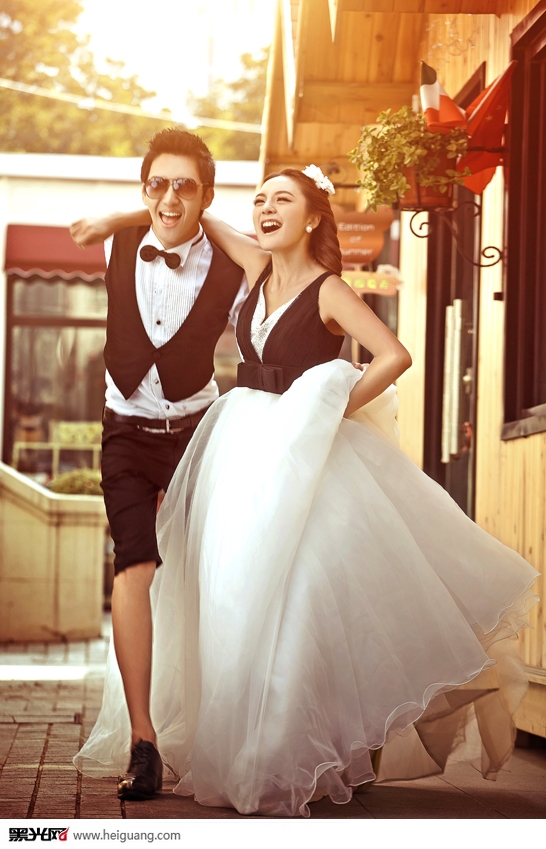 点击大图看下一张：花香 婚纱摄影