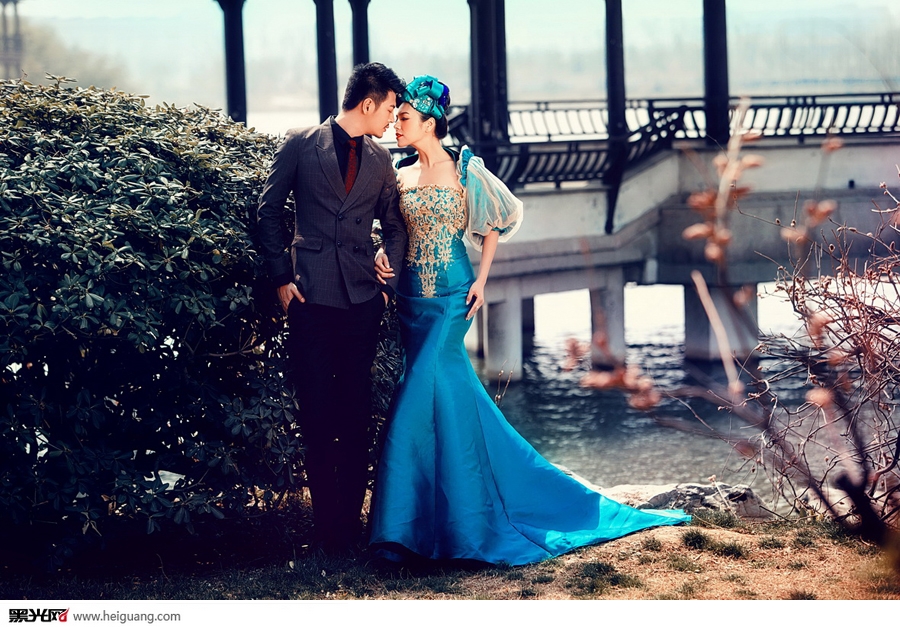 点击大图看下一张：蓝色之恋 婚纱摄影