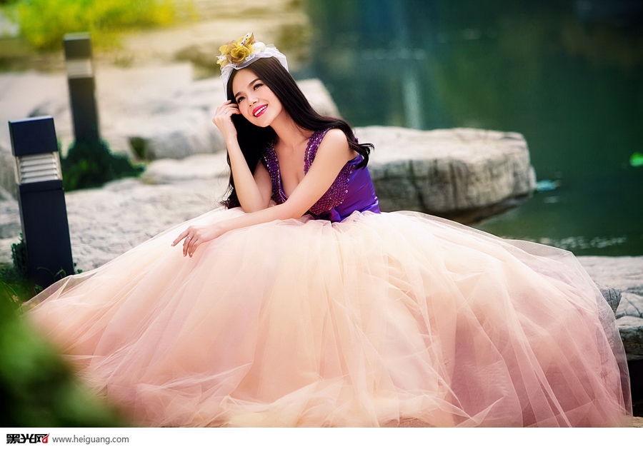 点击大图看下一张：爱情花园 婚纱摄影