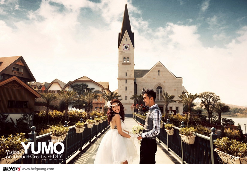 点击大图看下一张：爱相随 婚纱摄影