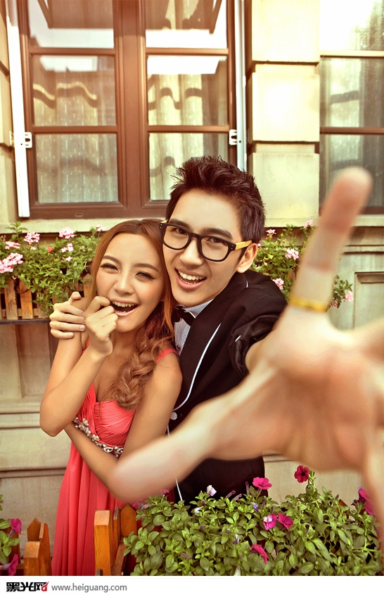 点击大图看下一张：秘密花园 婚纱摄影