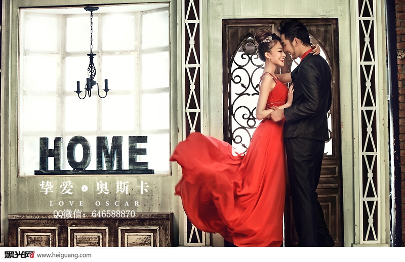 点击大图看下一张：红与黑 婚纱摄影