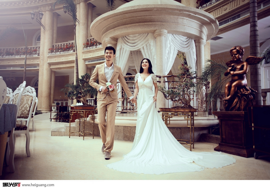 点击大图看下一张：奢华 婚纱摄影