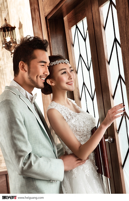 点击大图看下一张：爱的主题曲 婚纱摄影