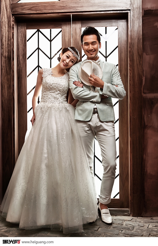 点击大图看下一张：爱的主题曲 婚纱摄影