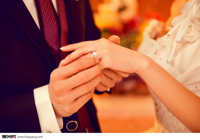 点击大图看下一张：嫁给我吧 婚纱摄影