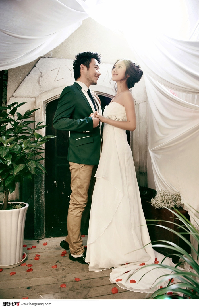 点击大图看下一张:唯一 婚纱摄影