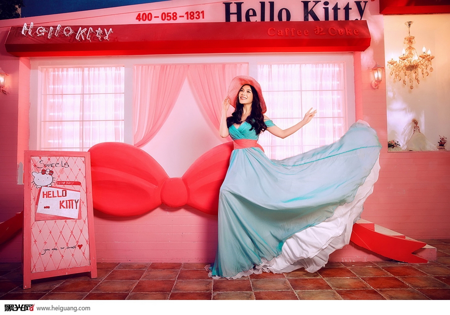 点击大图看下一张：浪漫满屋 婚纱摄影