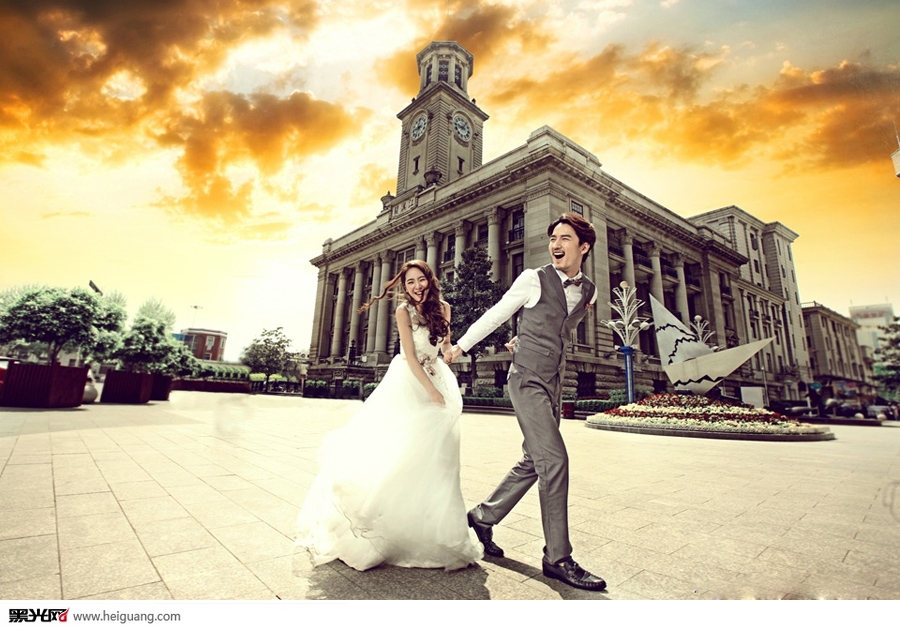 点击大图看下一张：江滩复古 婚纱摄影