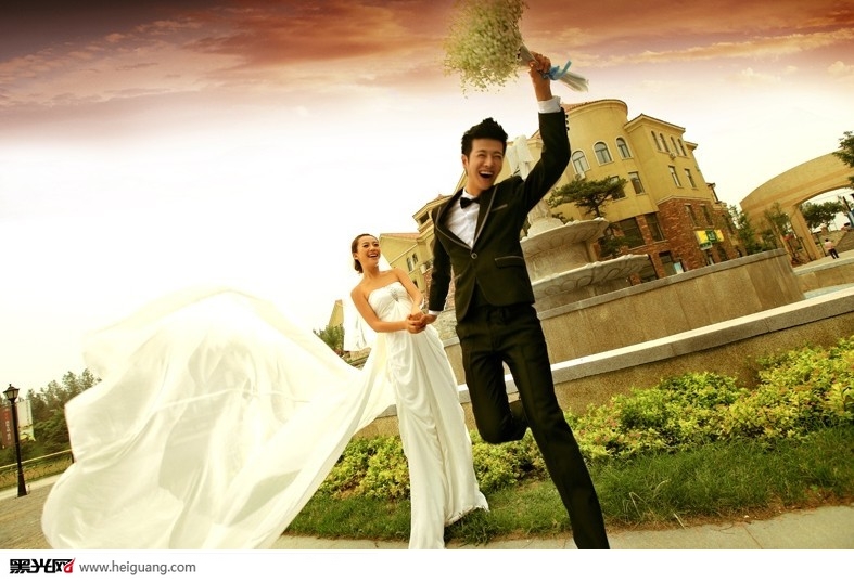 点击大图看下一张：浪漫印记 婚纱摄影