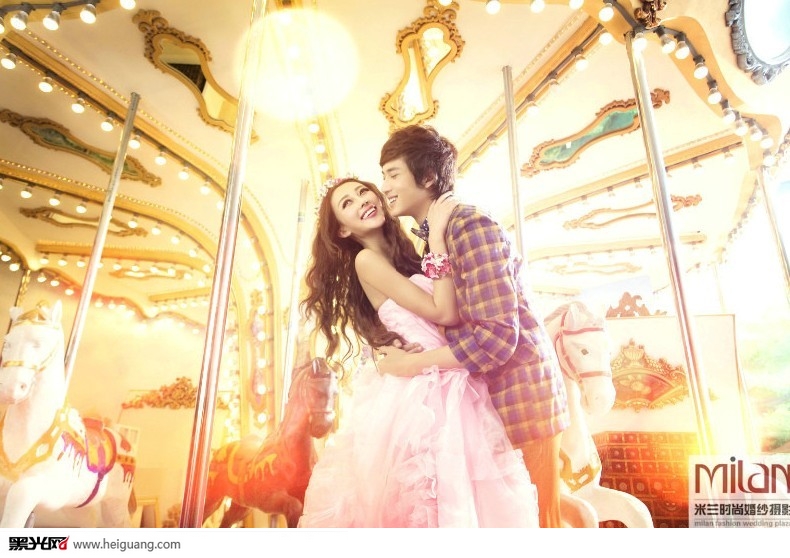点击大图看下一张：旋转木马 婚纱摄影