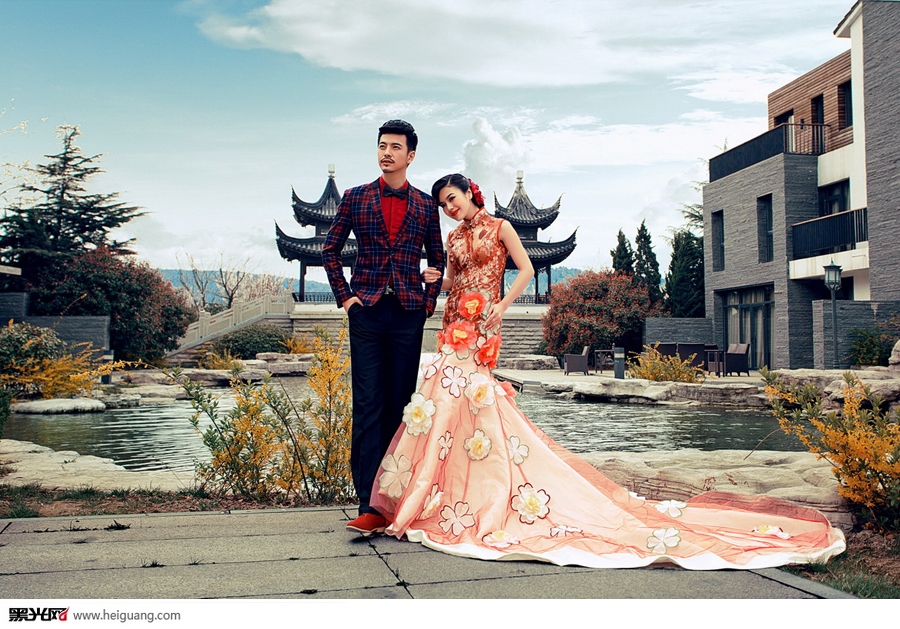 点击大图看下一张：爱恋 婚纱摄影