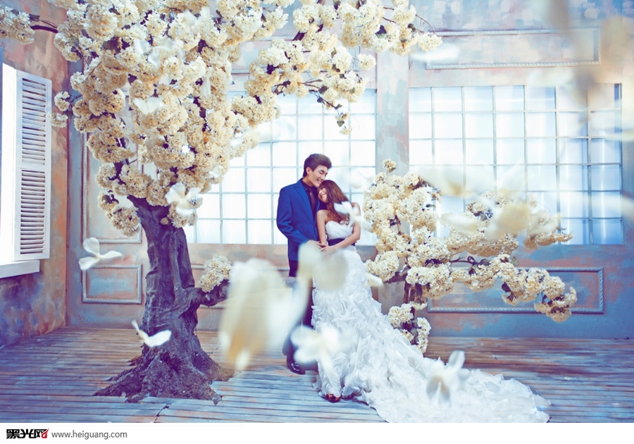 点击大图看下一张：爱的回忆 婚纱摄影