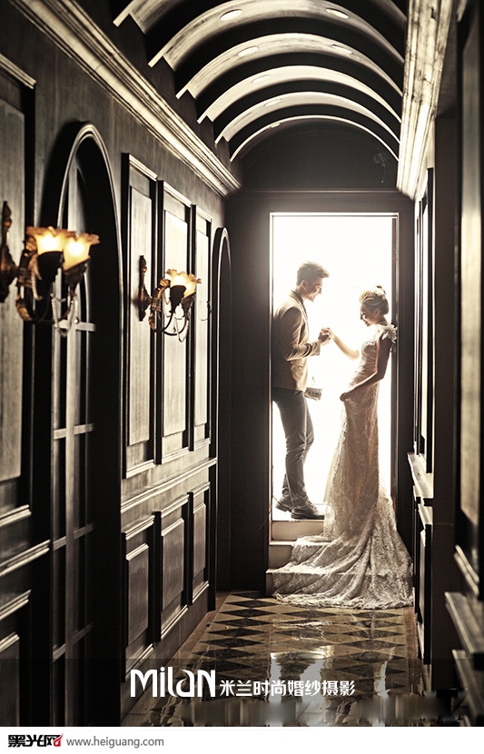点击大图看下一张：格调长廊 婚纱摄影