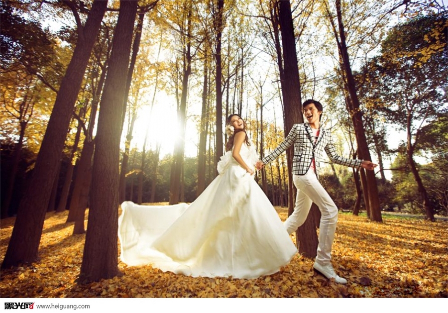 点击大图看下一张：典爱珍藏 婚纱摄影