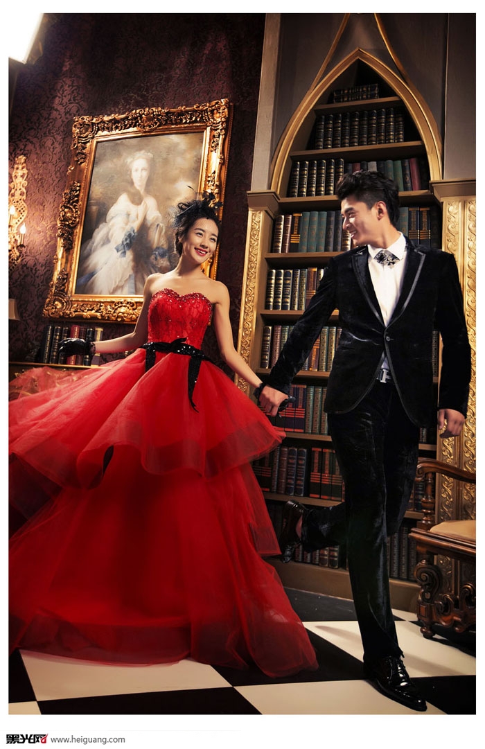 点击大图看下一张：一抹红香 婚纱摄影
