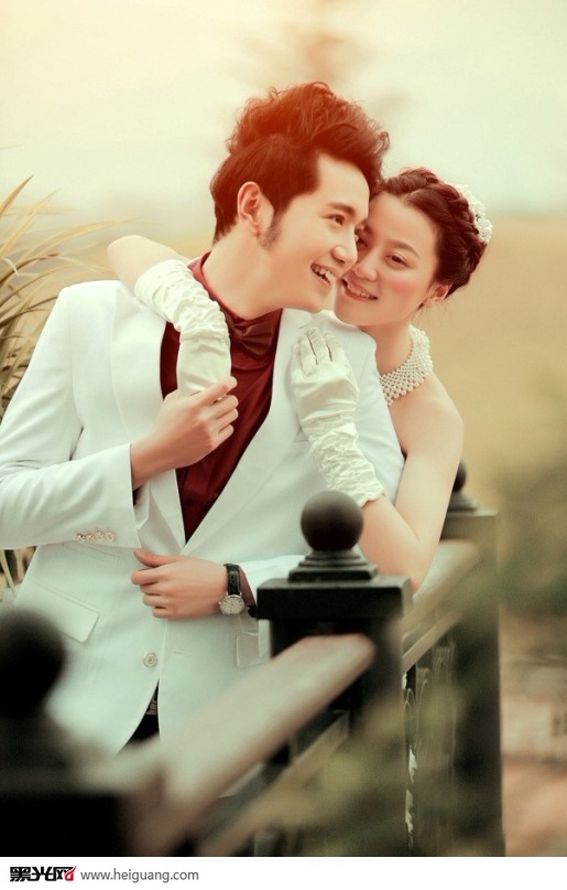 点击大图看下一张：唯美爱情 婚纱摄影
