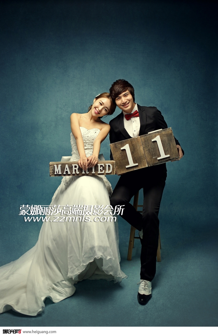 点击大图看下一张：调皮个性室内婚纱照 婚纱摄影