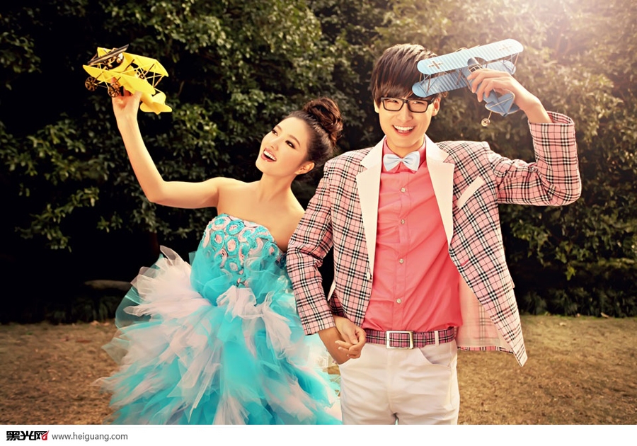 点击大图看下一张：梦幻色彩 婚纱摄影