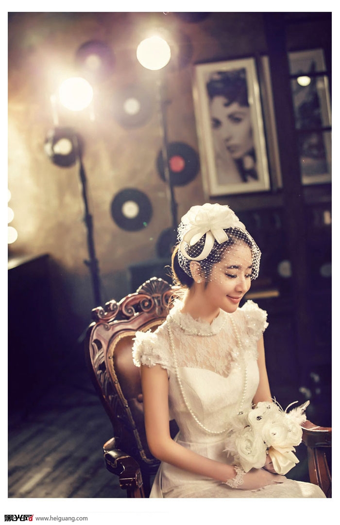 点击大图看下一张：复古光年 婚纱摄影