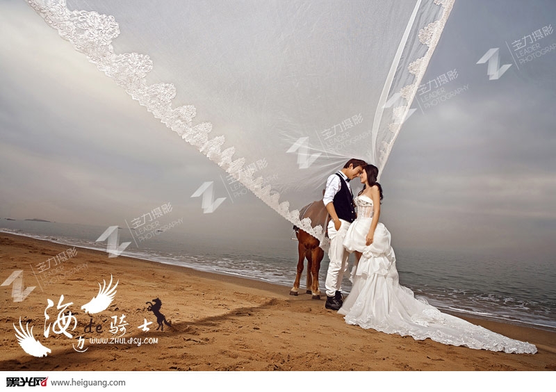 点击大图看下一张：海边骑士 婚纱摄影