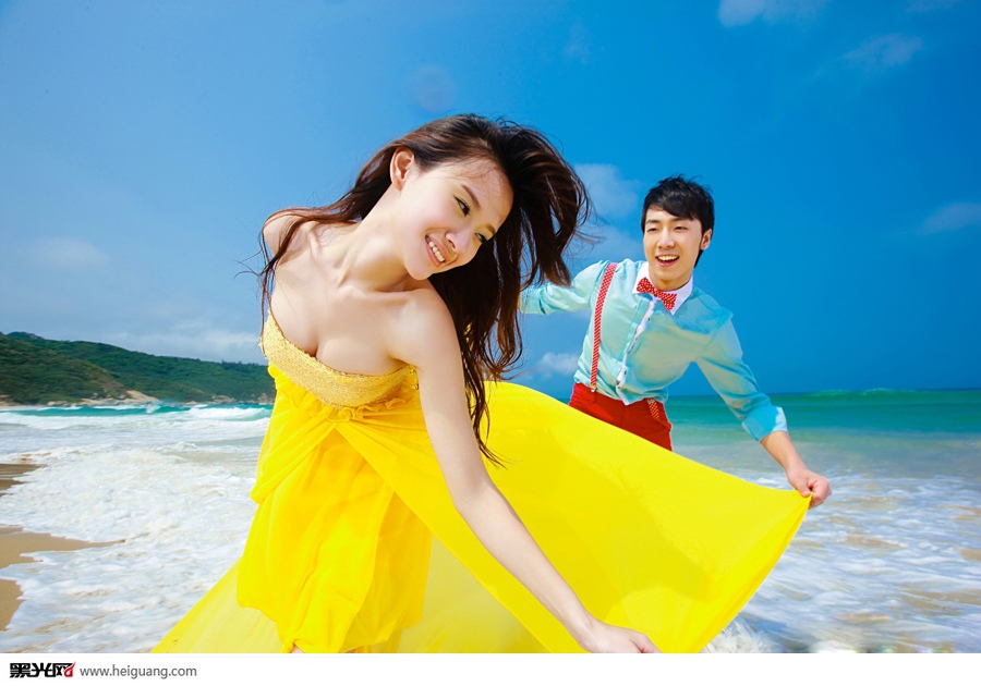 点击大图看下一张：裙角飞扬 婚纱摄影