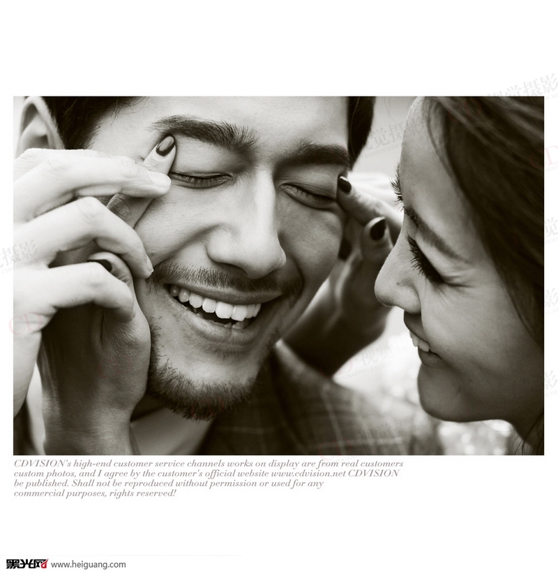 点击大图看下一张：卡片里的爱情 婚纱摄影