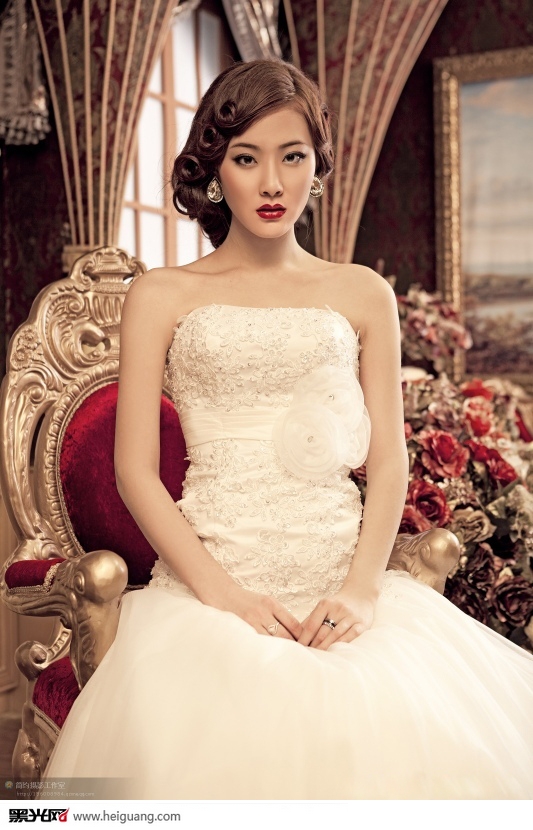 点击大图看下一张：锦乡烟雨图 婚纱摄影