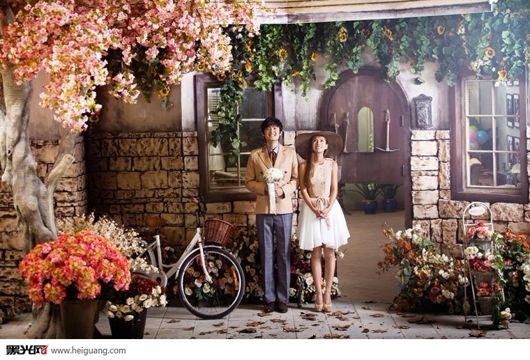 点击大图看下一张：捷克馆 婚纱摄影