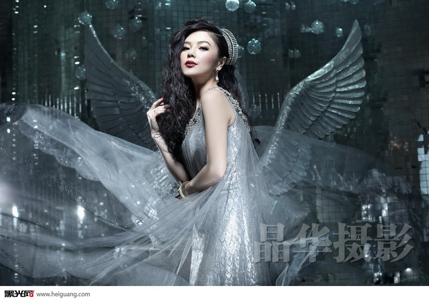 点击大图看下一张：水晶宫之舞 婚纱摄影