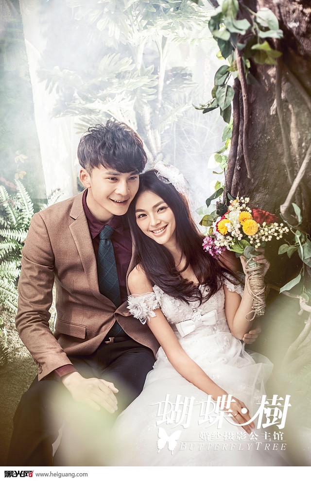点击大图看下一张：许愿树下 婚纱摄影