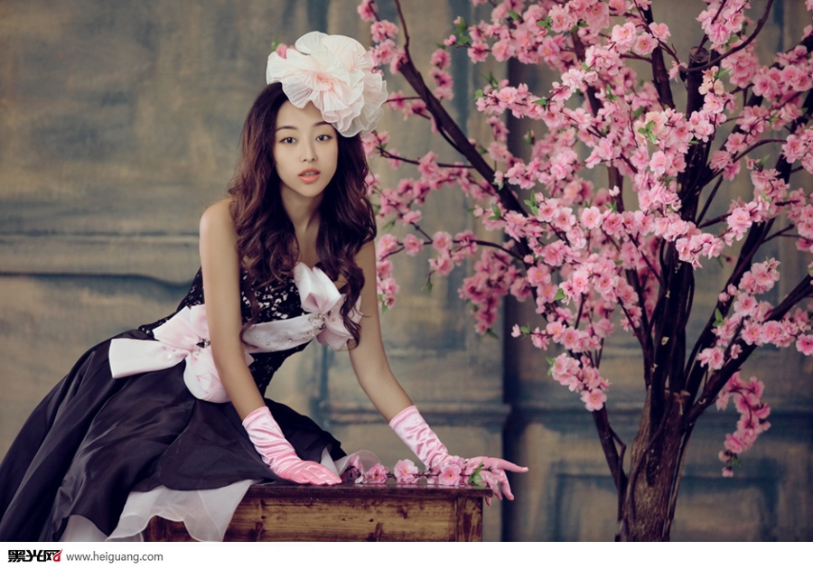 点击大图看下一张：盛开之时 婚纱摄影