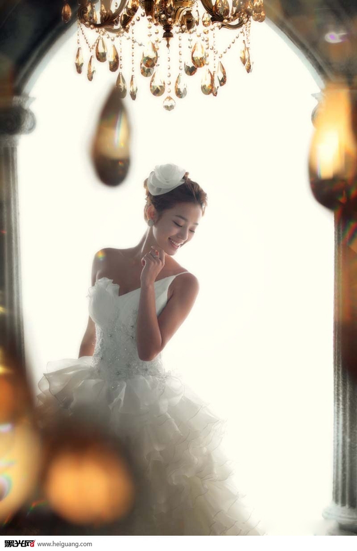 点击大图看下一张：拜托小姐 婚纱摄影