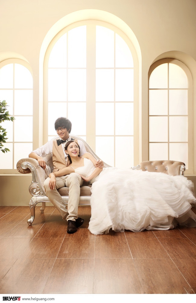 点击大图看下一张：浪漫私语 婚纱摄影