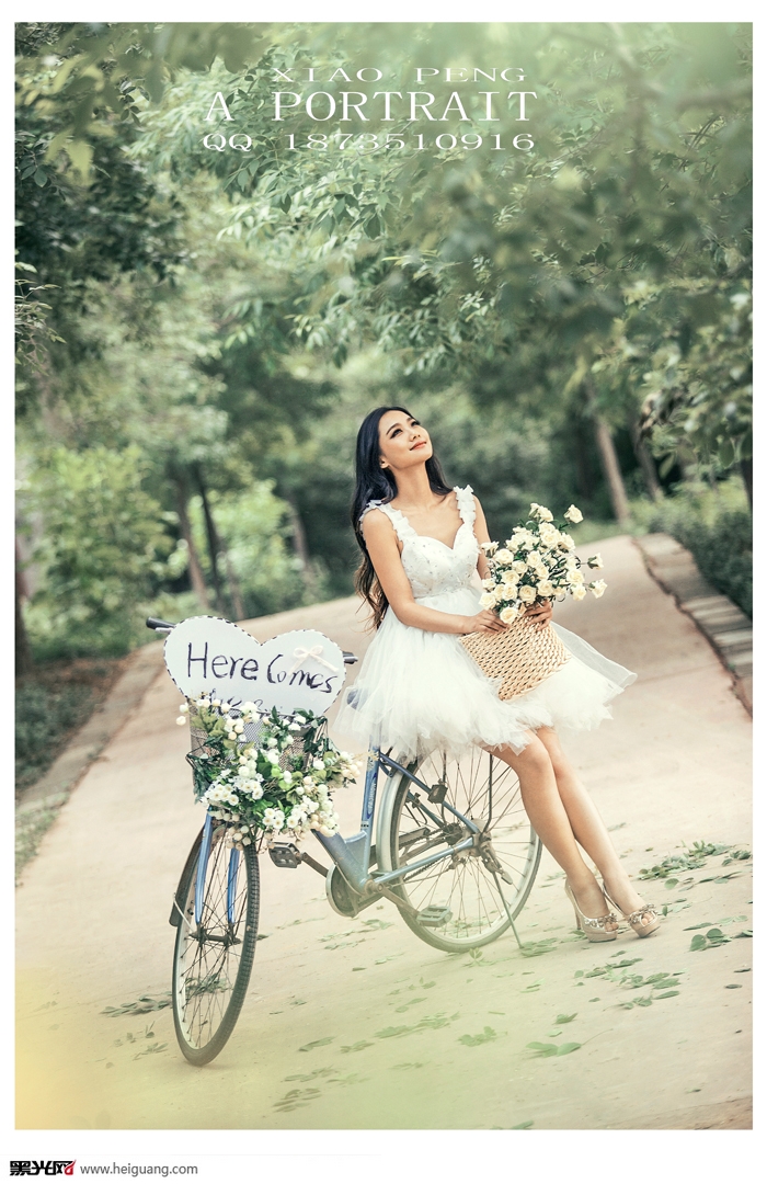 点击大图看下一张：单车恋人 婚纱摄影