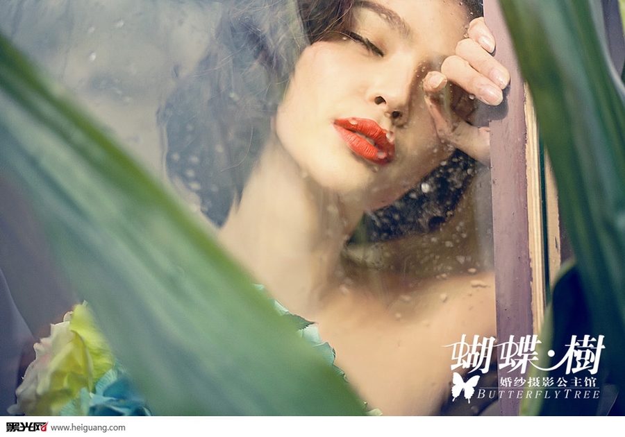 点击大图看下一张：花牌情缘 婚纱摄影