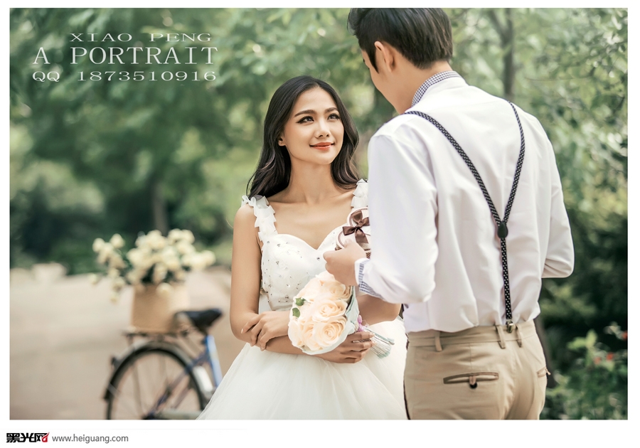 点击大图看下一张：单车恋人 婚纱摄影