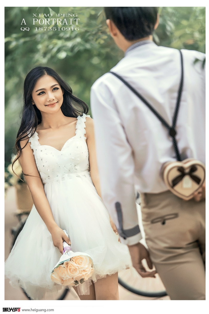 点击大图看下一张:单车恋人 婚纱摄影