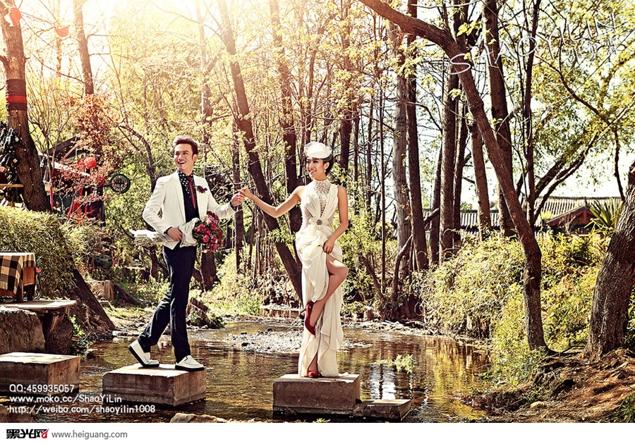 点击大图看下一张：凝结的幸福 婚纱摄影