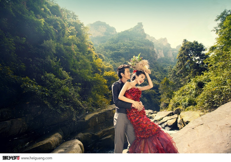 点击大图看下一张：LOVE 婚纱摄影