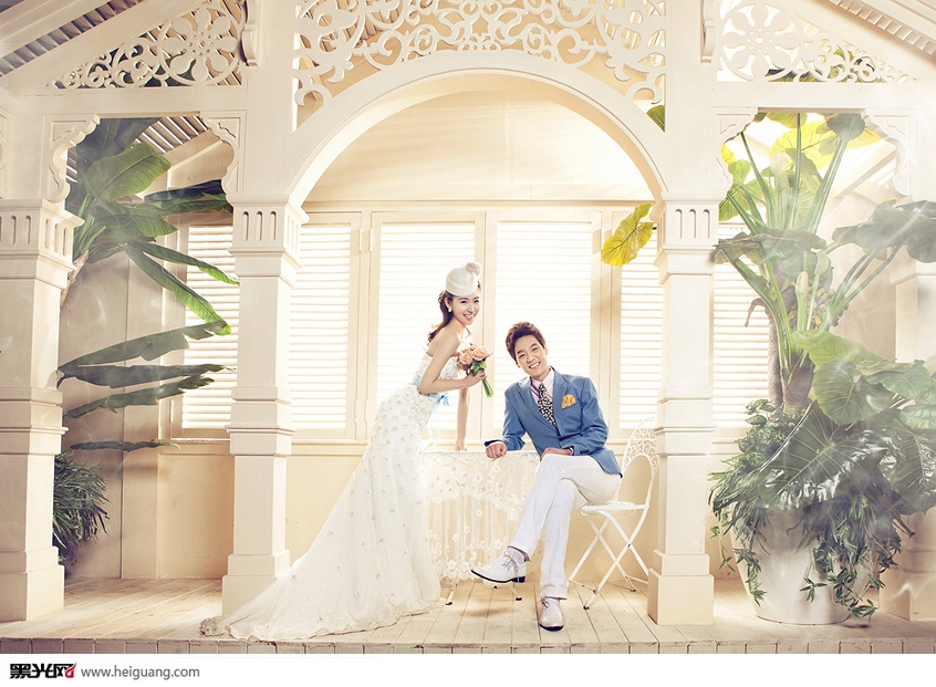 点击大图看下一张：爱丽丝花园 婚纱摄影