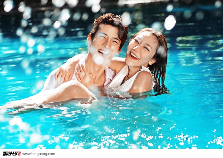 点击大图看下一张：水下霓裳 婚纱摄影