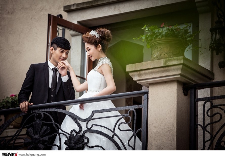 点击大图看下一张：爱 婚纱摄影